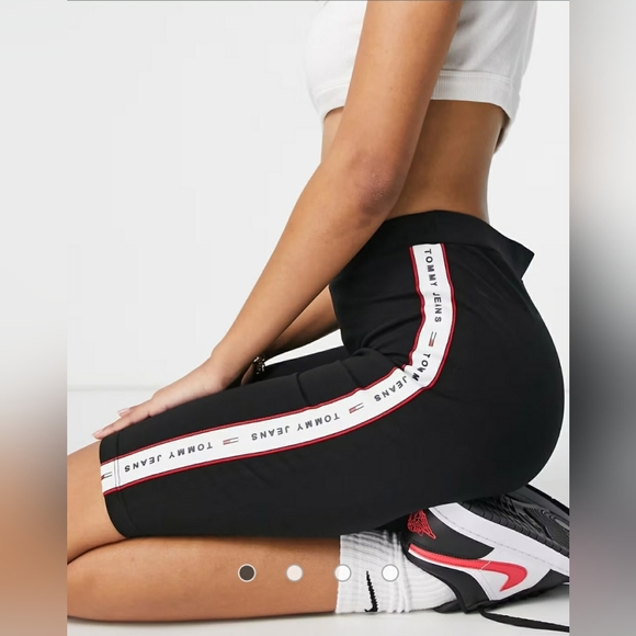 Tommy Jeans logo tape shorts in blue - Picture 3 of 6